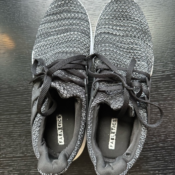Fabletics Sneakers Size 9, like new - Picture 3 of 4